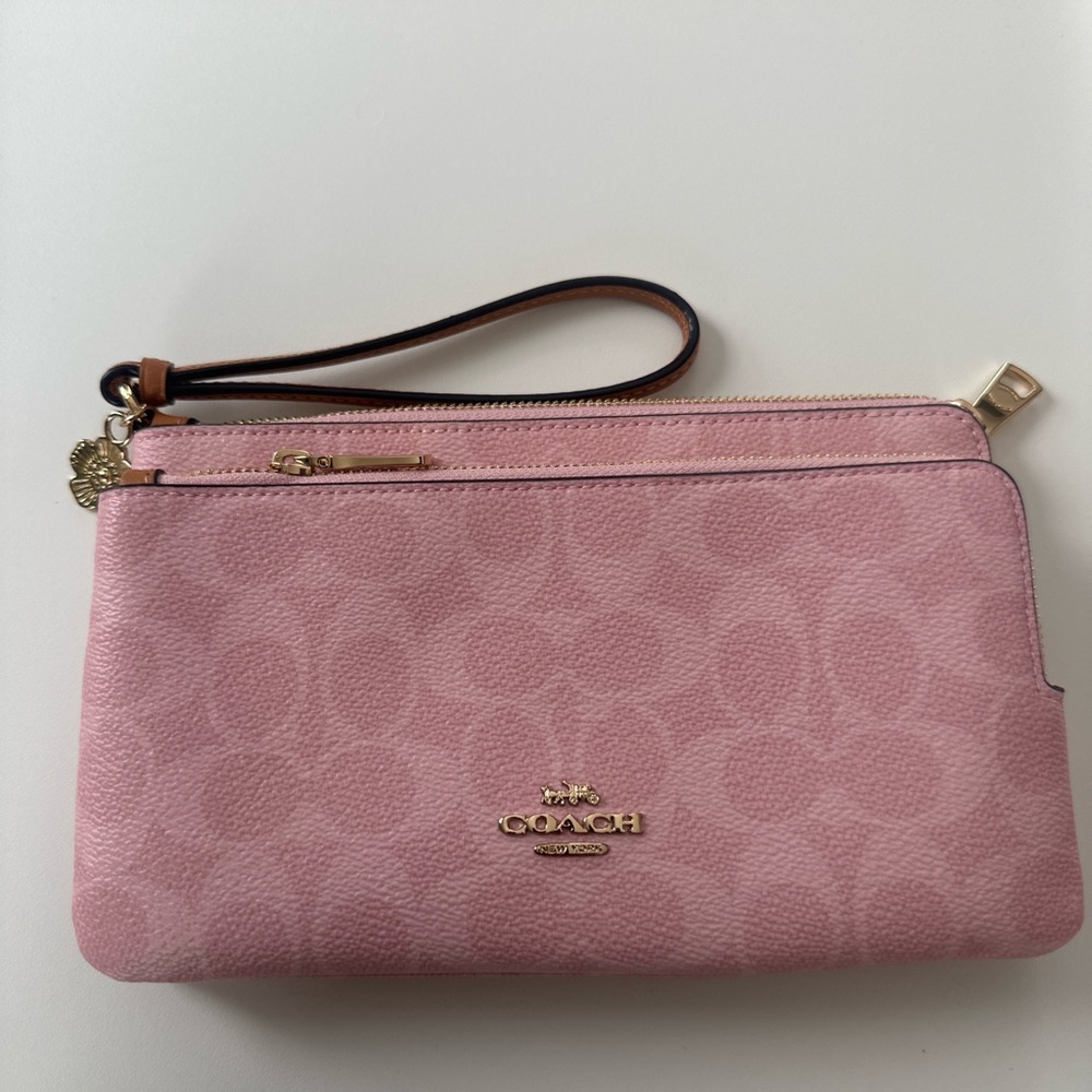 NWT Coach Powder Pink Double Zip Wristlet In Signature Canvas With Charms 🌸 - Picture 4 of 5